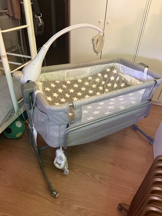 Berço para recém nascido next to me.