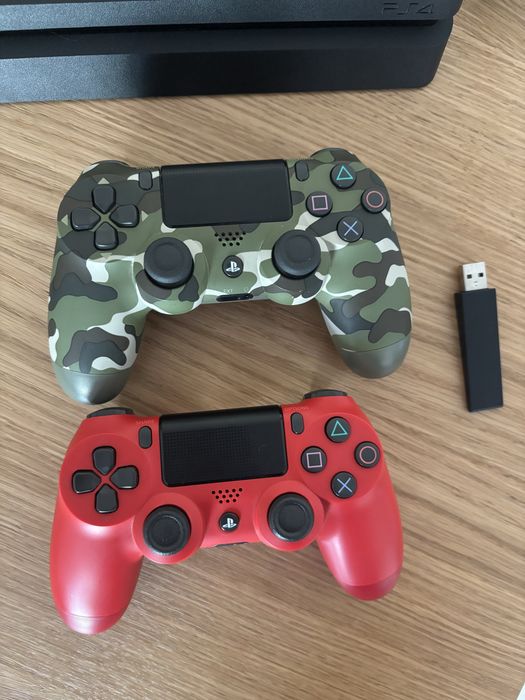 Konsola PlayStation 4 Slim 500 GB + 2 pady i gra God of War