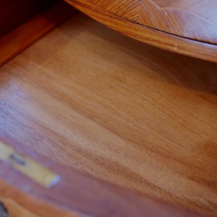 Cómoda Luís XV com 5 gavetas e tampo em mármore