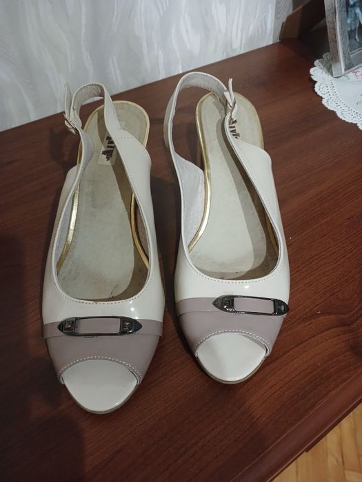 Шкіряні босоніжки , білі босоніжки взуття,  лодочки, туфлі