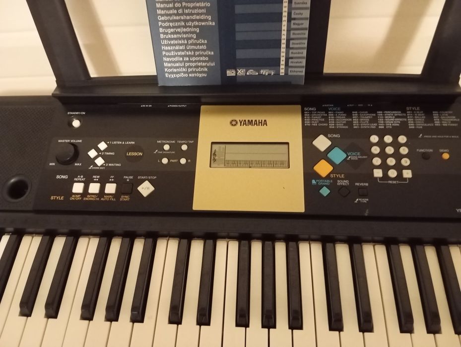 Teclado Yamaha PSR E223