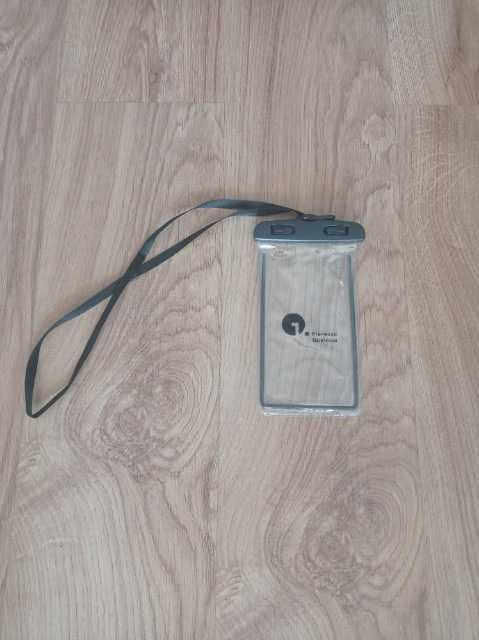 Holder, etui na identyfikator z klipsami i czarną taśmą