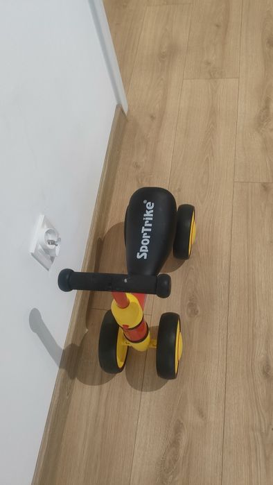 Mały rowerek 4 kołowy do odpychania nogami