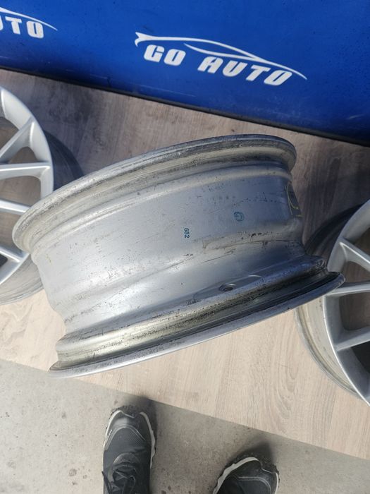 Goauto диски BMW на T5 в чудовому стані гарні 5/120 r17 et40 7j dia72,6 як нові