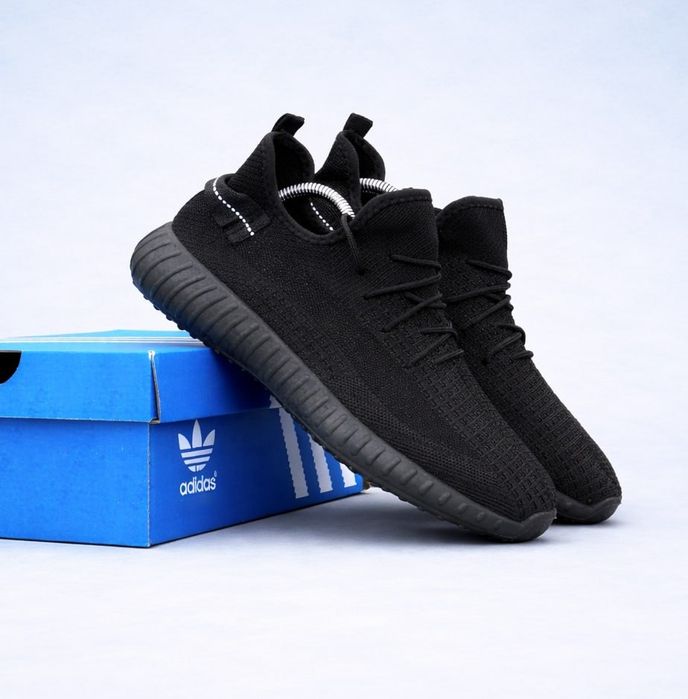 (1334) Кросівки в стилі Adidas Yeezy Boost чорні  (36-44)