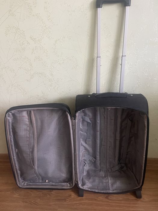 Чемодан дорожный