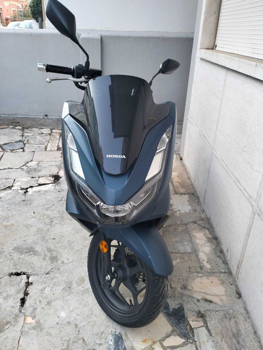 Vendo moto Honda PCX ano 2024.