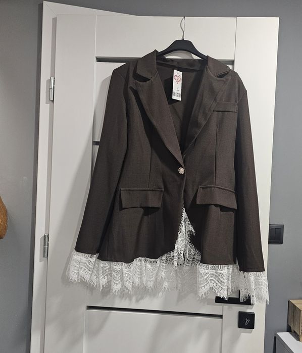 Marynarka w kolorze gorzkiej czekolady z koronką