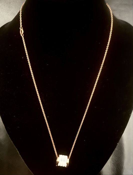 Niezwykle elegancki naszyjnik