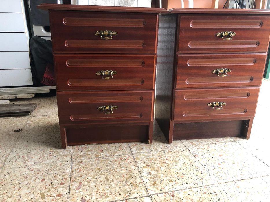 2 Mesas de cabeceira