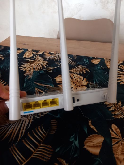 Router tenda model F3