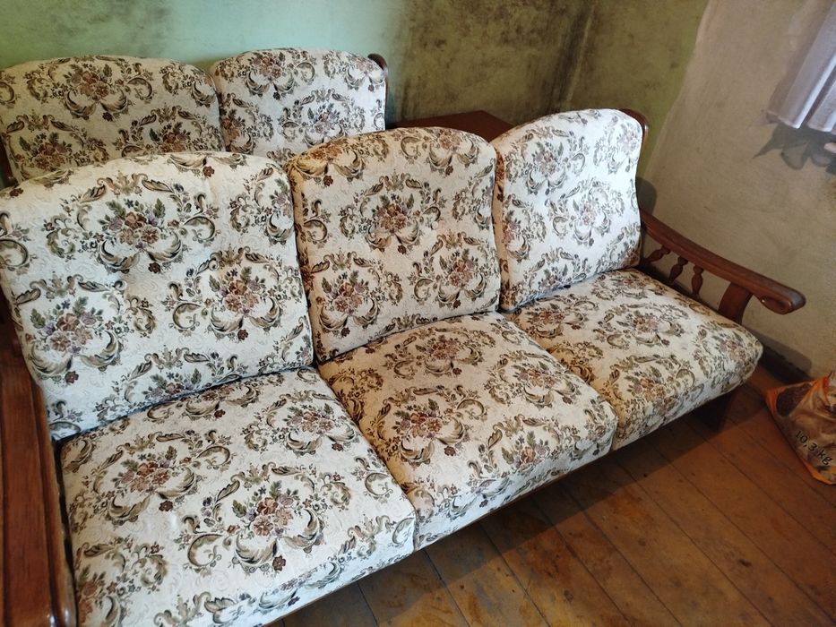 Zestaw wypoczynkowy w stylu Holenderskim, sofy i fotel.