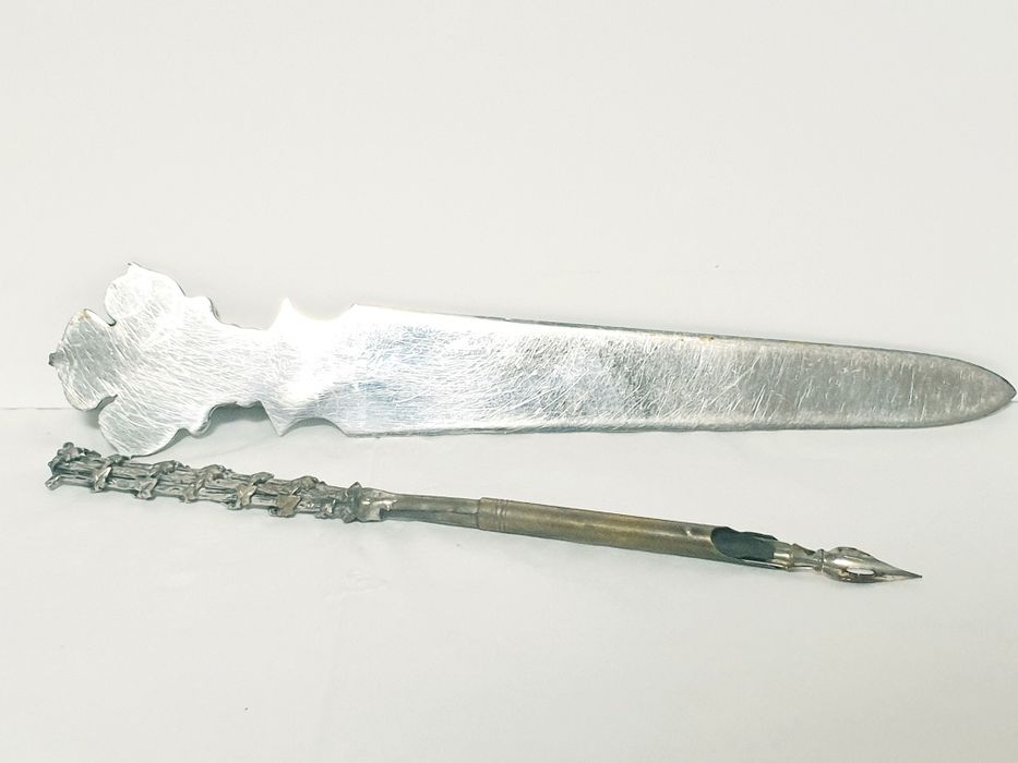 Antigo abre cartas brasonado e antigo aparo