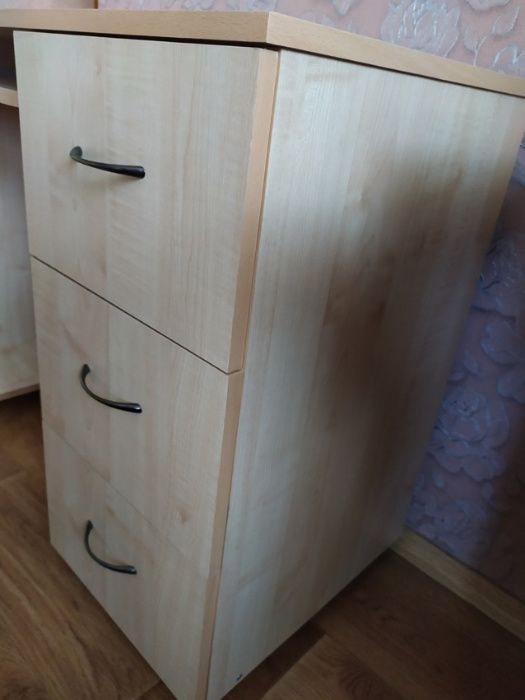 Продам универсальный  стол