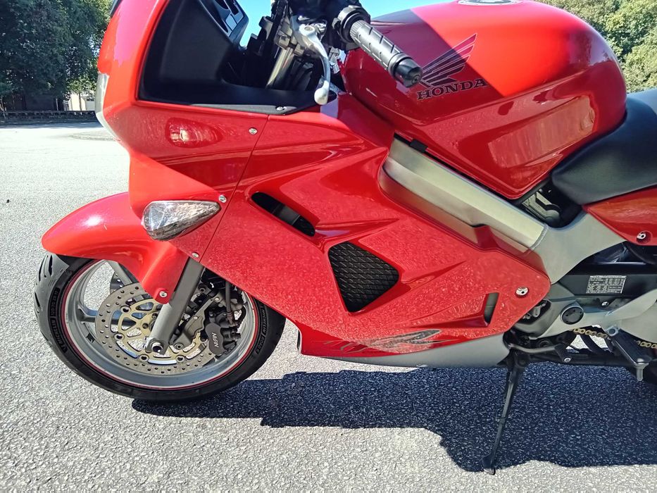 Magnífica Honda VFR 800 Fi