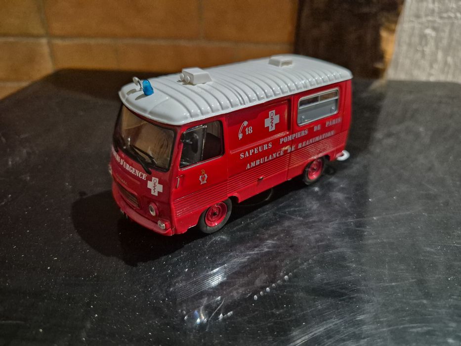 Veiculo ambulância Hachette
