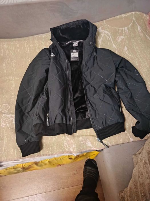 Продам курточку Пума осінь весна нову 650 гр розмір  М