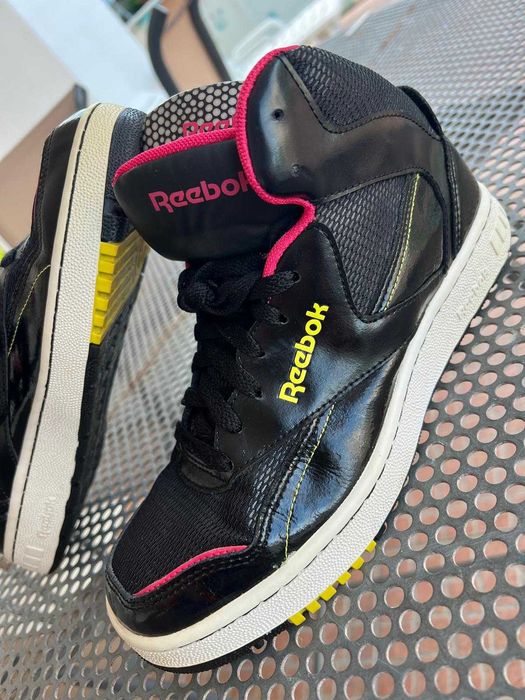 Ténis REEBOK pretos em muito bom estado