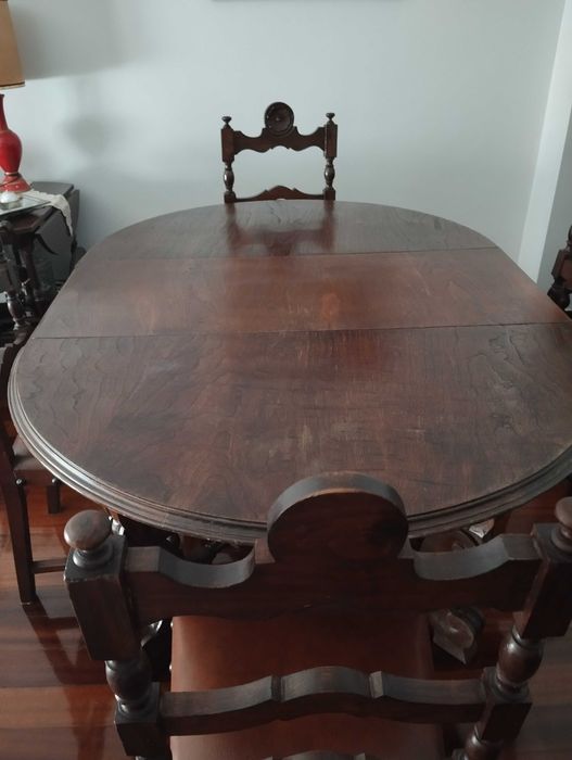 Móveis antigos. Conjunto mesa + 6 cadeiras