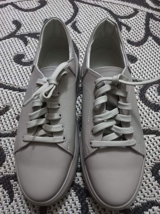 Шкіряні кросівки