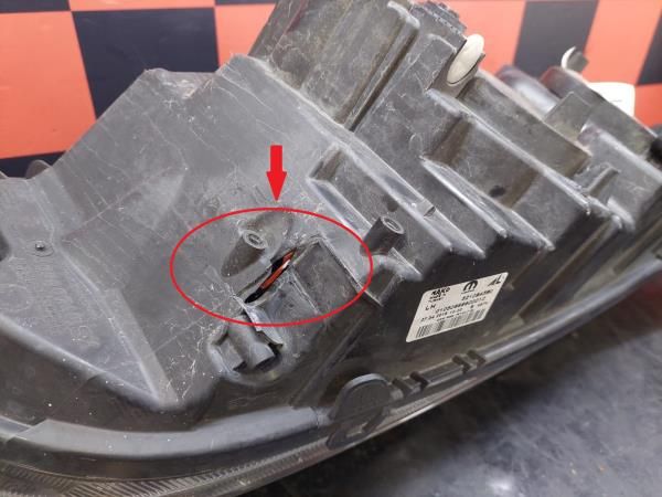 Ótica / farol esquerda FIAT Doblo (263_)