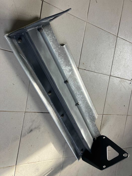 Proteção frontal Mantec para Land Rover Defender