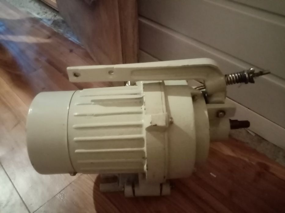 Двигатель для промышленной швейной машинки