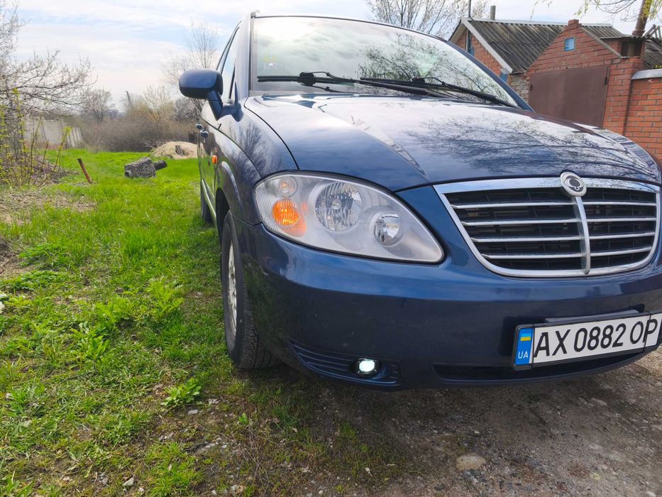 Сімейне авто Ssongyong Rosius продам