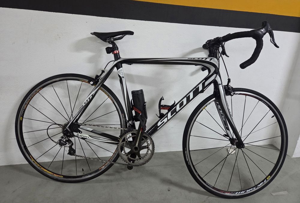 Bicicleta de estrada com quadro.em carbono Scott Addict R3 tamanho L