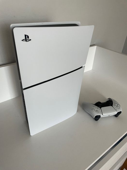 Play Station 5 slim 825gb