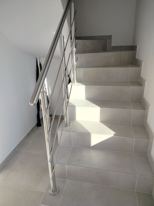 Balustrady balkonowe, tarasowe, schodowe spawane z stali nierdzewnej