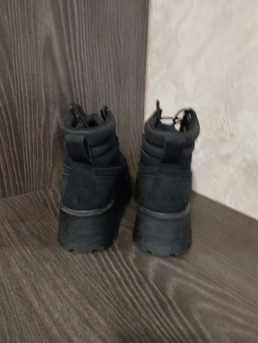 Продам ботінки недорого.