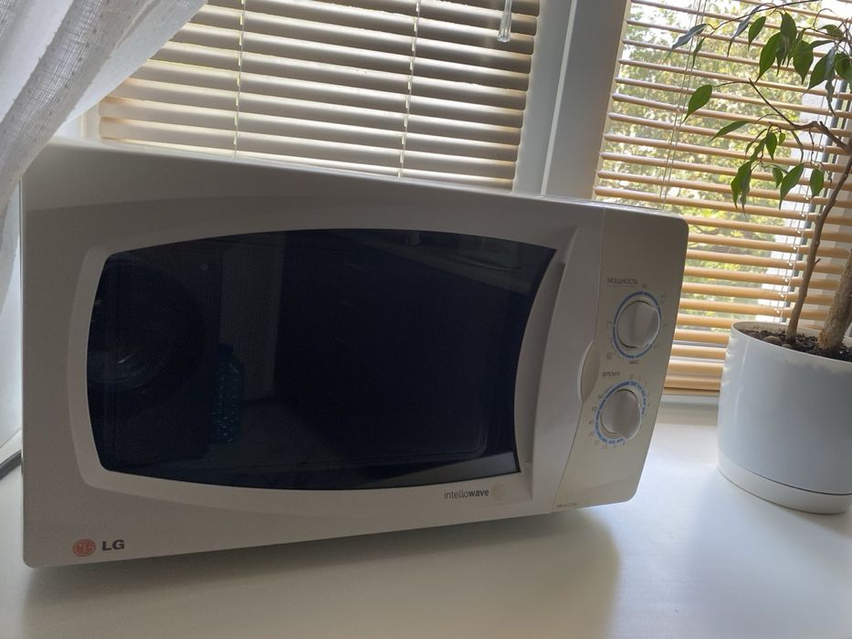 Мікрохвильова піч LG