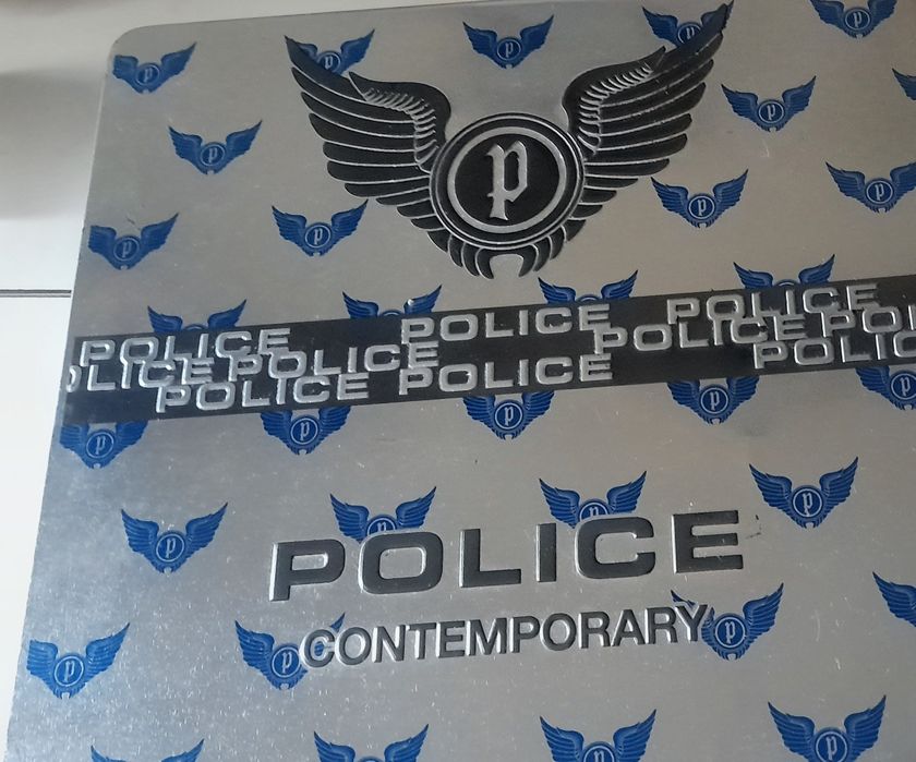 Lata de Água de Toilette  Police - Bom estado