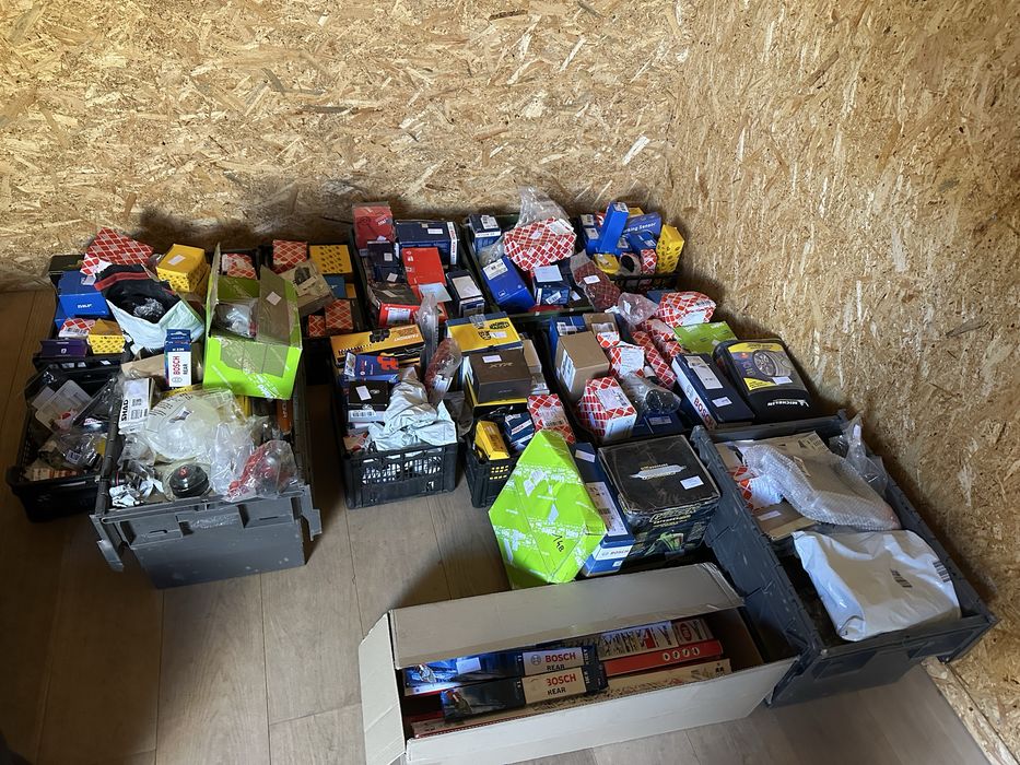 Czesci samochodowe 300 sztuk