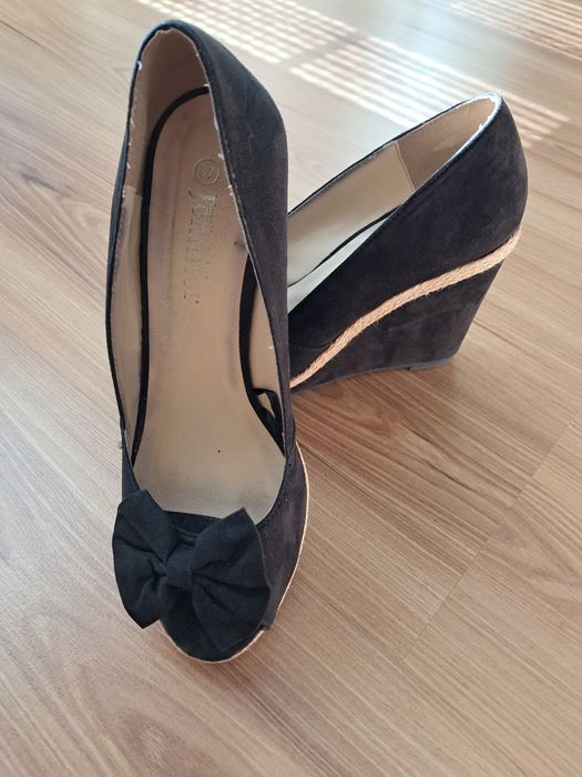 Buty na koturnie 37