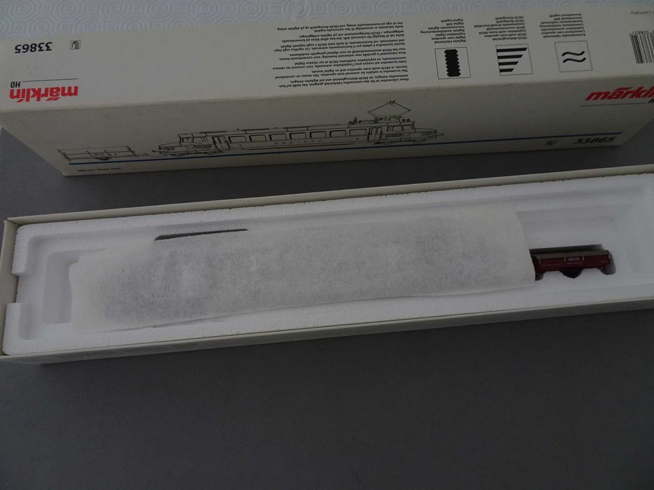 Automotor Eléctrico Marklin HO 33865 RBe 2/4 "Roter Pfeil" (seta vermelha) na caixa com reboque dos caminhos de ferro suiços