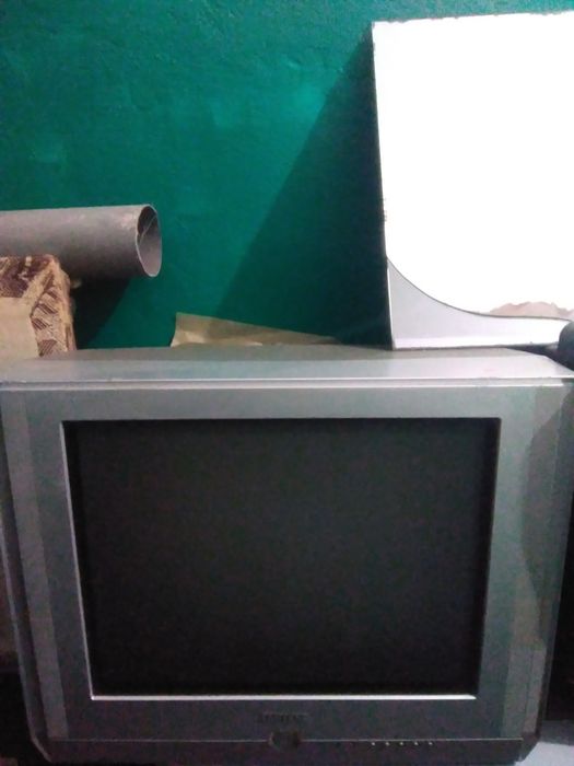 Телевизор темный и светлый