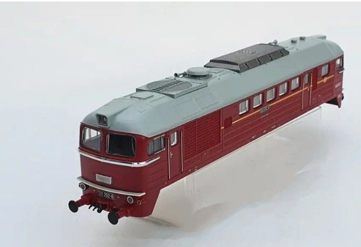 Корпус тепловоза DR120 и М62 1661 фирмы Roco 1:87 арт. 51131