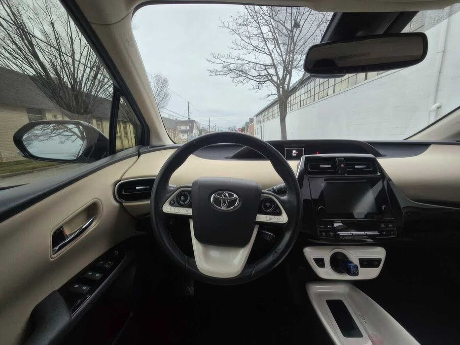 Toyota Prius      2017