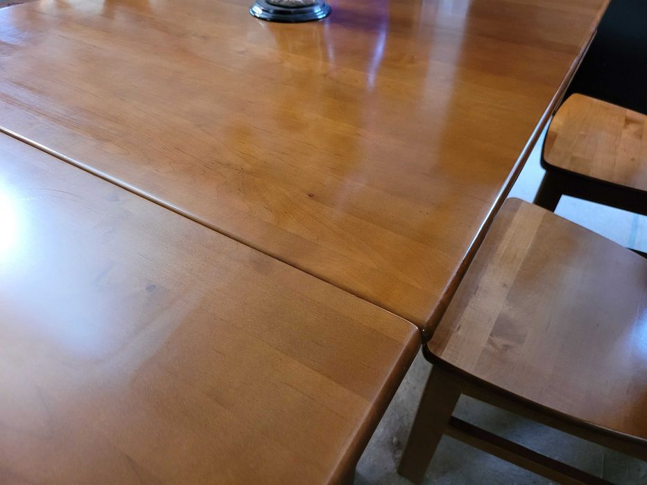 Mesa em madeira maciça - extensível - óptimo estado geral - Só a m