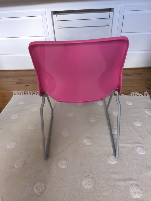 Cadeira de criança para secretária rosa