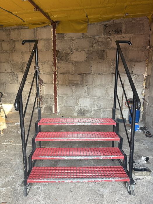 Sprzedam schody na kółkach do rampy