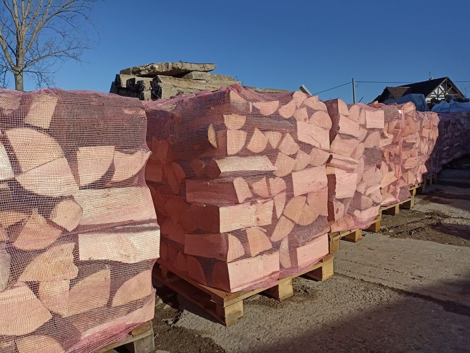 Drewno opałowe kominkowe  Dąb na paletach 2 letnie