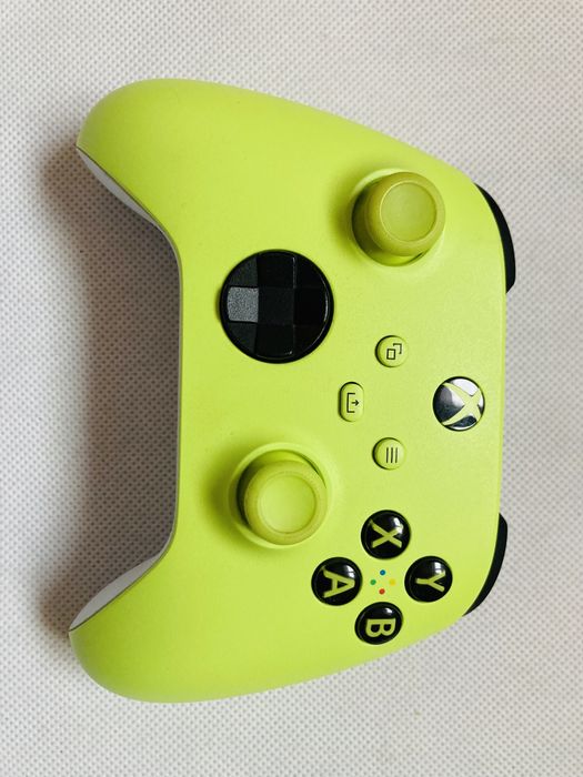 Oryginalny Pad Xbox Series Electric Volt