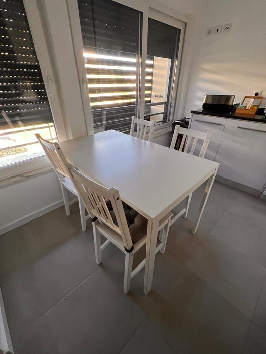 Mesa e Cadeiras Cozinha