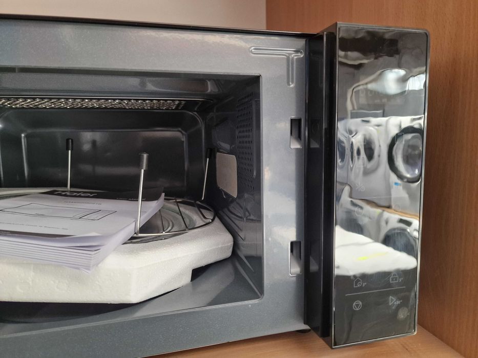 Kuchenka mikrofalowa Haier ID Touch Seria 2 HAMGI20S2STB Grill