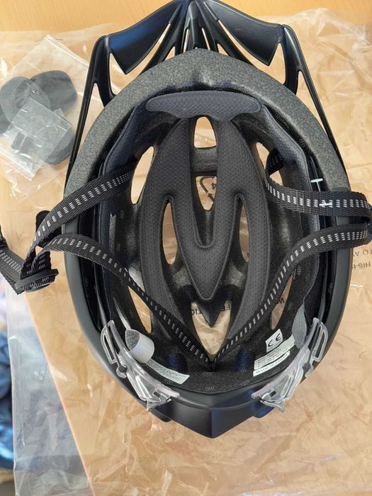 Arina Spirit cycle helmet matt black / Capacete de Ciclismo