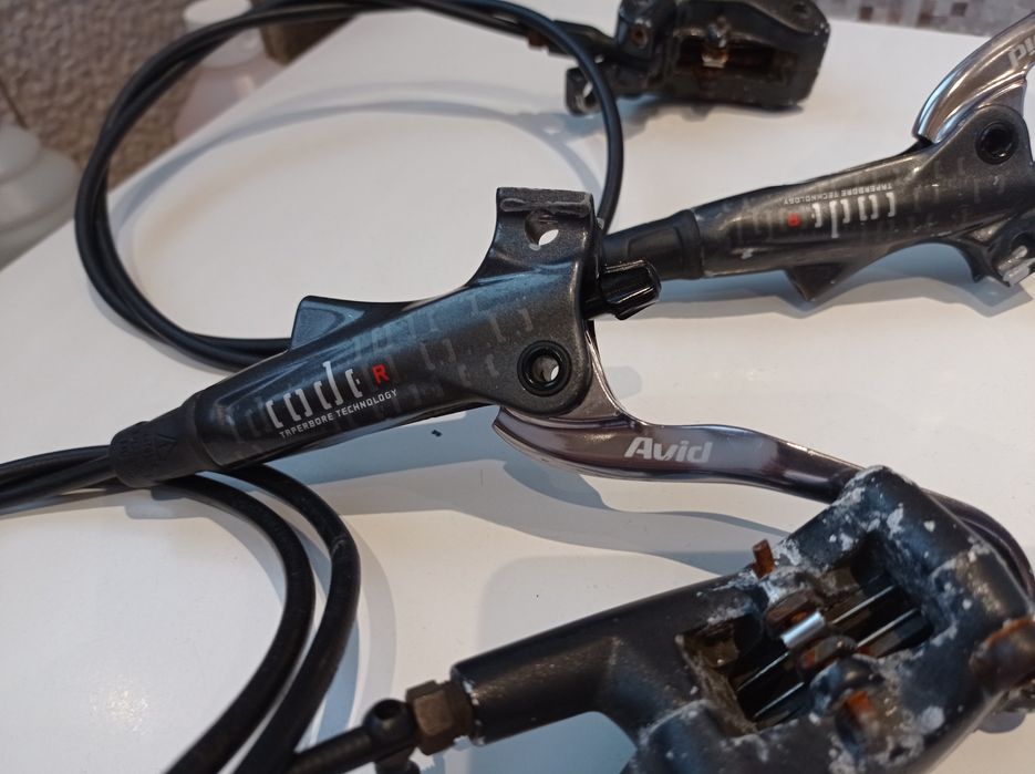 Hamulce avid code R uszkodzone