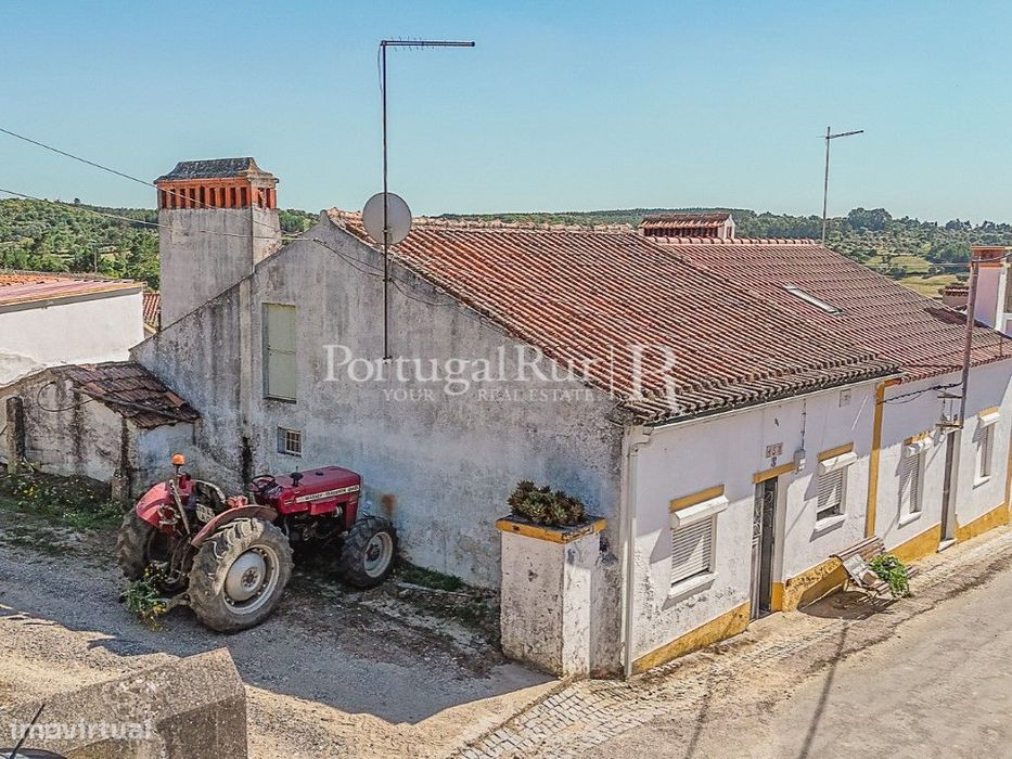 Casa Tradicional no Alto Alentejo com Quintal e Garagem